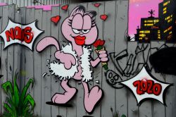 09 Hinterhof-Lady